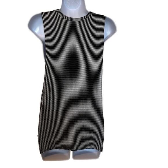 Honey Punch Black White Stripe Sleeveless Top Shirt Medium Flowy Exaggerated - Picture 2 of 6